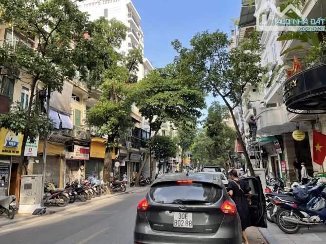 Khách sạn 5 sao mặt phố Hàng Trống, vài bước ra hồ, 495m2, 120 phòng, doanh thu khủng