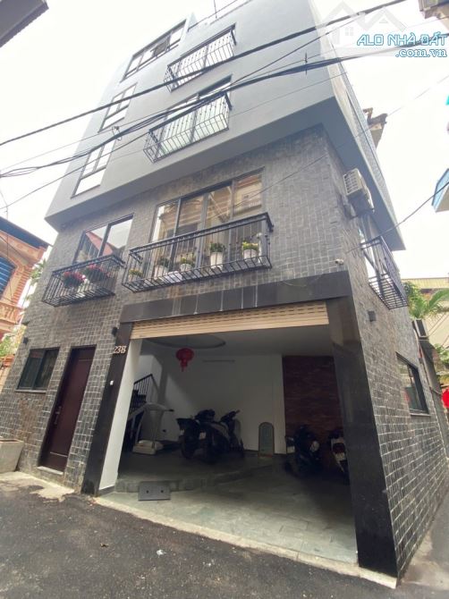 Bán nhà Nguyễn Văn Cừ - 45m2 - oto vào nhà - lô góc - 5 tầng - khu vip nhất quận - ở sướng