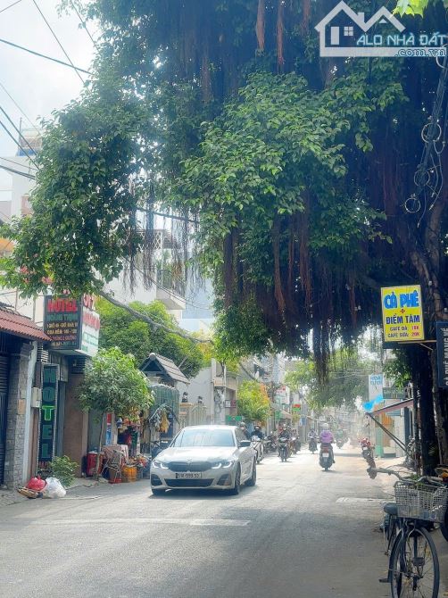 Bán đất mặt tiền Đ.số 1 ngang to 7M 200m2 tiện xây mới gần CV Làng Hoa chỉ 23 tỷ.