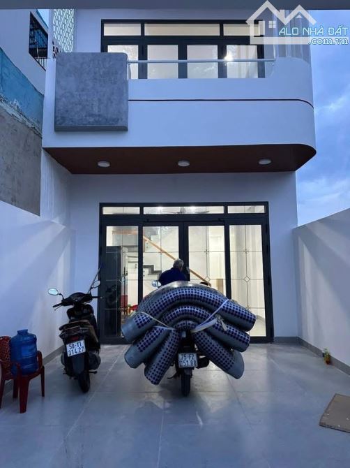 NHÀ 3 TẦNG MẶT TIỀN TÂN HIỆP 4 73M2 6,2 TỶ GẦN ĐƯỜNG DƯƠNG CÔNG KHI - TẶNG PULL NỘI THẤT.