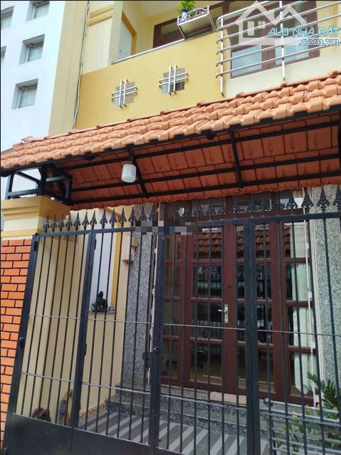 Bán nhà mặt tiền đường 17 Phường 4 Quận 8. Gần chợ Phạm Thế Hiển