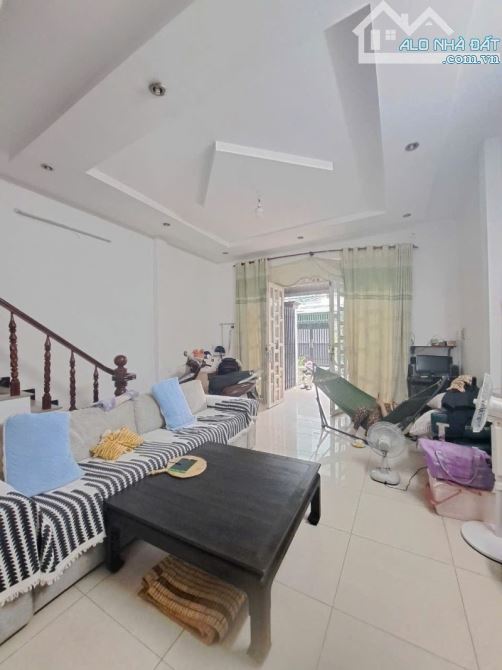 Bán nhà Trệt Lầu Dĩ An,đường 2 xe hơi,gần SVĐ Dĩ An,giá đầu tư