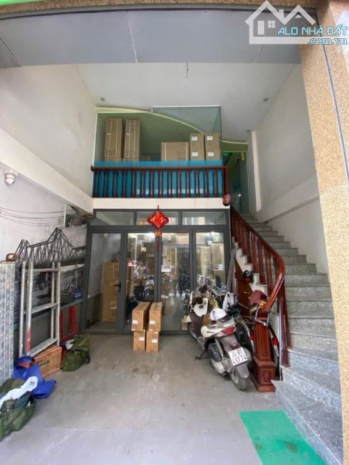Bán nhà phân lô ô tô tránh mặt ngõ 168 Nguyễn Xiển diện tích 100m2x9t thang máy giá 48,9tỷ