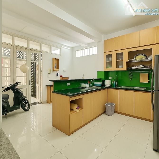 KHU PHAN XÍCH LONG VẠN KIẾP – NHÀ 5 TẦNG KIÊN CỐ – HẺM 3M – SỔ NỞ HẬU
