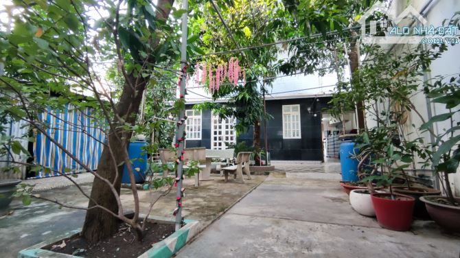 Bán nhà hẻm Tám Danh Phường 4 Quận 8. Nhà nở hậu, diện tích khủng, gần chợ Phạm Thế Hiển