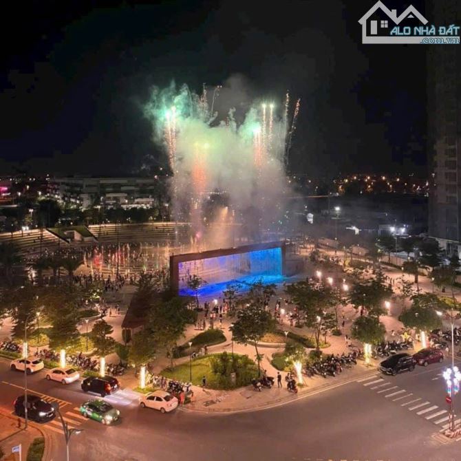 𝐅𝐏𝐓 𝐏𝐋𝐀𝐙𝐀 𝟏 - Căn Hộ View Quảng Trường Nhạc Nước Chỉ 2.05 Tỷ.