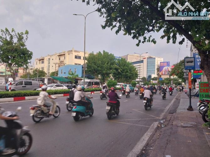 Bán nhà MT Cộng Hoà, p.13, Tân Bình, DT 123m2 - 4.9 × 29 - 3 tầng,  Giá 21 tỷ TL.