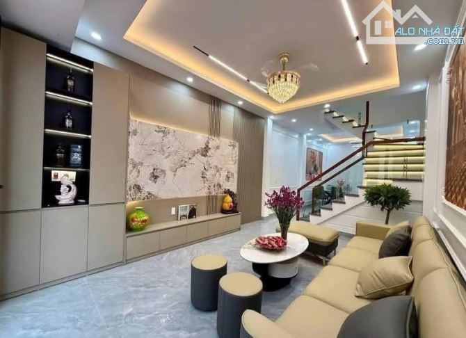 BÁN NHÀ NGUYỄN VĂN CỪ -41M2 - GIÁ 4.95 TỶ -NHÀ ĐẸP DÂN XÂY -NỘI THẤT MỚI -Ở NGAY