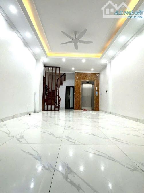 Rẻ nhất tầm giá – Phố Văn Cao, Ba Đình. Nhà mới thang máy 6 tầng x 35m, giá 7.5 tỷ