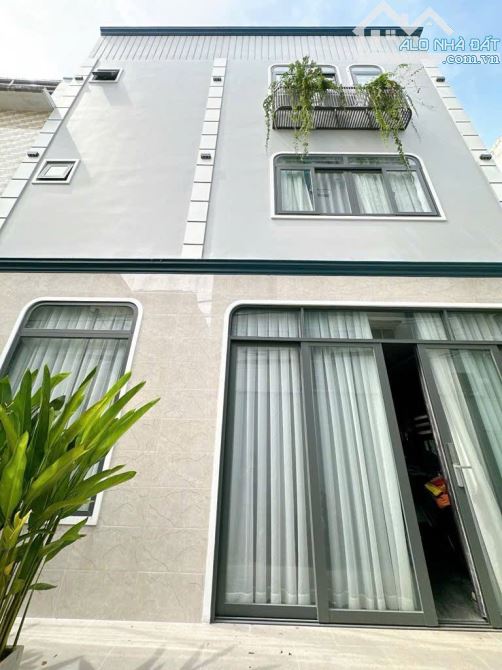 Nhà mới đẹp, 50m2, 4 tầng, nhỉnh 5 tỉ.