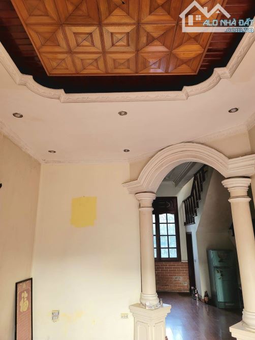 Bán nhà Mặt Đường Âu Cơ, DT 105m x 4 tầng, mặt tiền 6.4m, 29.99 tỷ đồng
