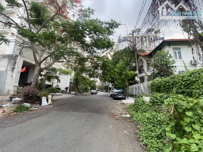 THƠM. Khu bàn cờ P17. GV. NHÀ 5x18m. Ở hoặc tiện Xây Dựng. NHĨNH 11T
