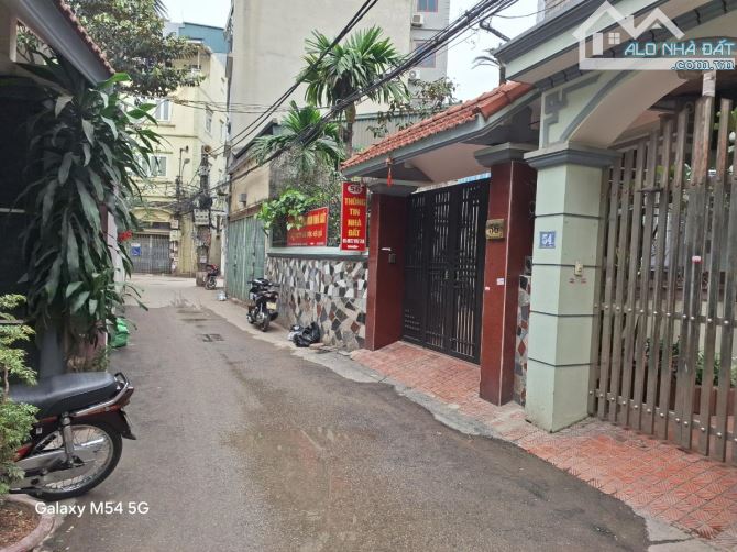 Bán nhà ngõ 806 Kim Giang diện tích 120m2 x 3 tầng mặt tiền 9m giá 16,8 tỷ