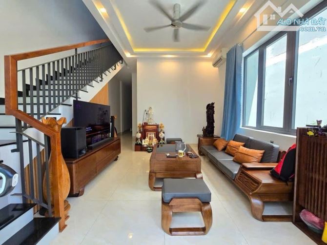🔥SIÊU PHẨM GIÁ CHỈ 4.7 TỶ - NHÀ ĐẸP 2 TẦNG - TRUNG TÂM ĐÀ NẴNG🔥  ✅ Kiệt rộng ô tô trán