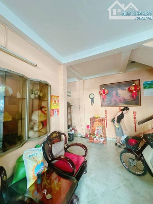 Nhà 4 tầng, hẻm 10m CMT8 – Quận 10, 56m2, đậu xe hơi thoải mái, giá chỉ 12.5 tỷ