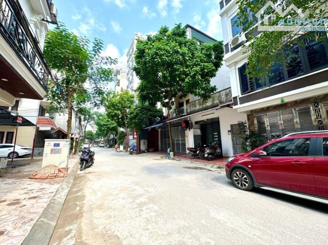 Bán nhà tđc Phú Diễn ôtô vỉa hè 7 tầng thang máy 80m2 25,9 tỷ