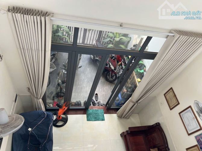 Q.TÂN BÌNH-P15- HOÀNG BẬT ĐẠT- 5 TẦNG BTCT- Ô TÔ NGỦ TRONG NHÀ- 54M2- 5PN & 5WC- 7.8 Tỷ TH