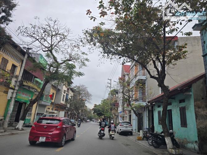 Bán đất tặng nhà phố Hoàng Quốc Việt, thị cầu kinh doanh sầm uất