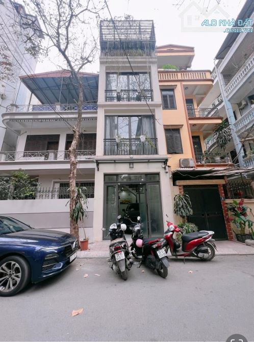 Nhanh chân . Hàng hiếm phố kim mã , ngõ to như phố . Ngõ thông . Sát phố . 40M. 18,5 tỷ