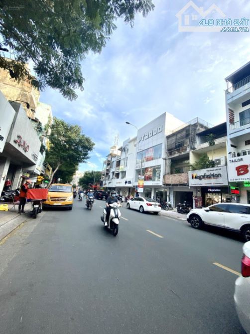 Hiếm! Nhà mặt tiền Cộng Hòa gần Lotte Mart, 7,8m x 31m, CN: 241m2, 2MT trước sau