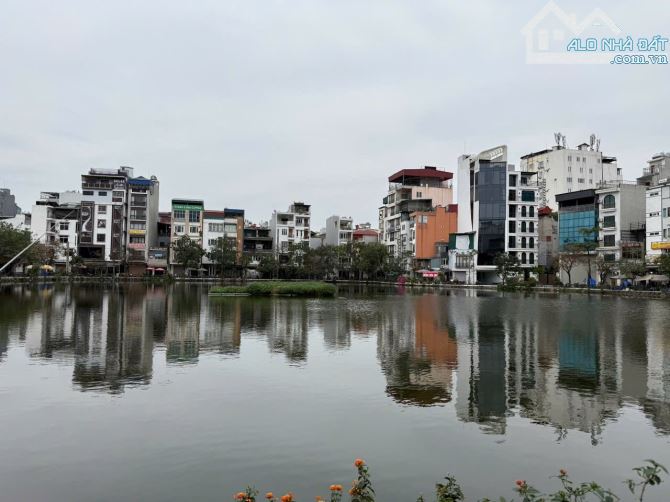 Ngõ 135 Phố Đội Cấn 98m2, vỉa hè 3m, ngõ 8m, 2 ô tô tránh, 30m ra phố, view Hồ Đầm Tròn