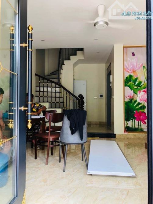 Bán nhà Ngọc Lâm, 32m2, 5 Tầng Thang máy , 8 tỷ