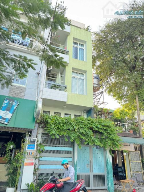 Giá quá tốt 112m2 nhà mặt tiền ngay sát Lý Thường Kiệt, Tân Bình. DT: 4.1x27m. Giá chỉ 16