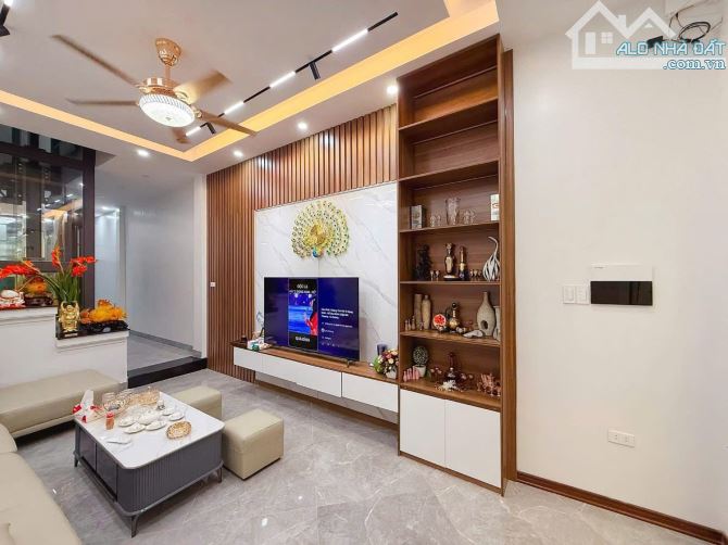 Ngay Hồ Đền Lừ - 65 M - Thang máy - Full nội thất - Cực thoáng - Nhỉnh 11 đồng.
