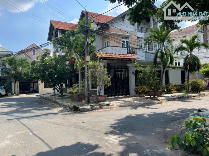 Bán đất biệt thự Song Hành Xa lộ- ngày COOPmax.DT: 250m2(12x20)