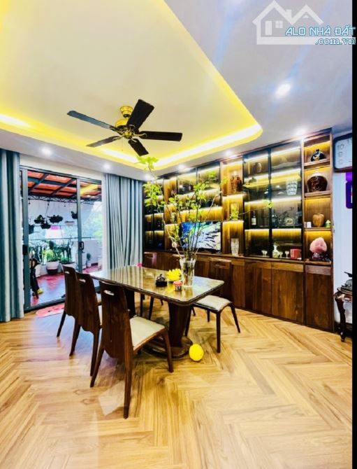 139 Tỷ/ 102 M2/ 9.4 M Tiền/6 Tầng. Mặt Phố Phùng Hưng.Hoàn Kiếm