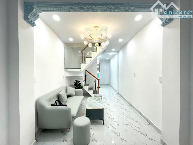 Bán nhà đẹp 2 tầng vào ở ngay.Âu Dương Lân,Quận 8.Giá 3.89 tỷ.