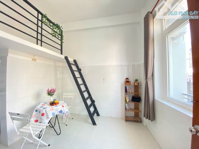 Trống Phòng Ban Công Riêng_Ở liền_view SÂN BAY_Giá từ 3tr8/tháng_30m2