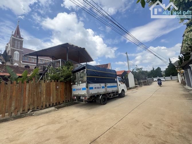 Bán lô đất 2 mặt tiền đường oto có sẵn nhà gỗ giá 13,5tỷ