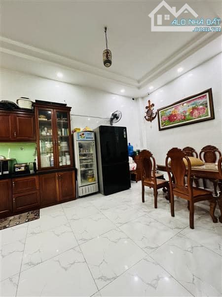 bán biệt thự lô goc bình tân  (7,2 x19) 5 tầng  chỉ có 15,5 ty