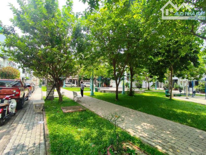 Bán gấp nhà CHDV mặt tiền đường Số 79, Tân Phong, Q7, 60m2, nhỉnh 13 tỷ