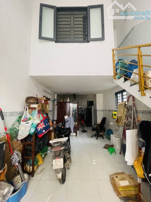 Nhà ngon căn  góc hẻm xe tải giáp cầu vượt Linh Xuân giá chỉ 3, 8 tỉ