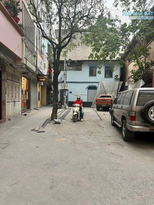 Bán nhà 5 tầng thang máy tại Nguyễn Viết Xuân- Hà Đông, ô tô đỗ cạnh nhà, 32m, giá 8.1 tỷ