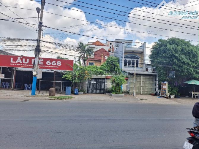 Nhà mặt tiền kinh doanh gần trung tâm y tế Dĩ An, sổ riêng hoàn công, 2358 Dĩ An