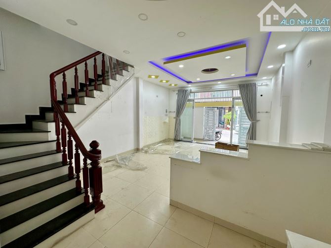 Nhà 2 tầng tái định cư VCN Phước Long dt 53,8m2 sổ hoàn công