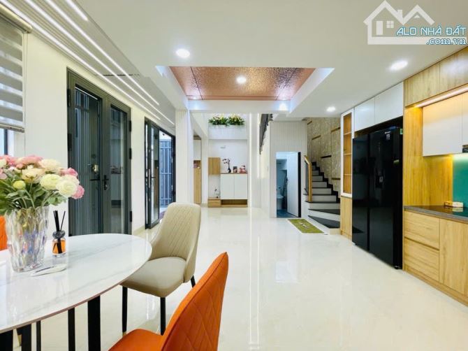 Bán nhà 5 tầng mới keng - Ngang khủng 8m - HXH - Sát mặt tiền Phạm Văn Chiêu - Giá 5.x tỷ
