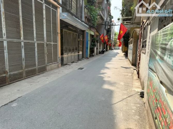 Hiếm ! Lạc Long Quân Tây Hồ - Lô Góc 3 Thoang - Ô TÔ. DT 100m x 4 Tầng - Giá 21.9 tỷ .