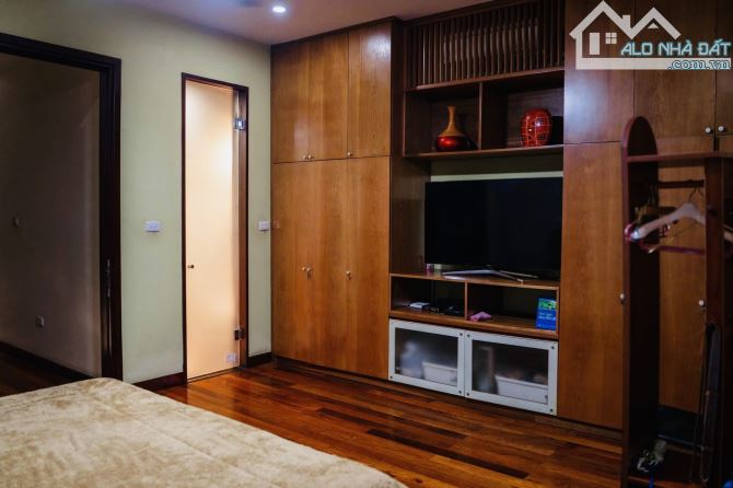 Nhà Đẹp Phân Lô Phố Trung Kính, 70m2 5 Tầng MT 5m, Vỉa Hè Ô Tô Tránh, Kinh Doanh, 32.8 Tỷ