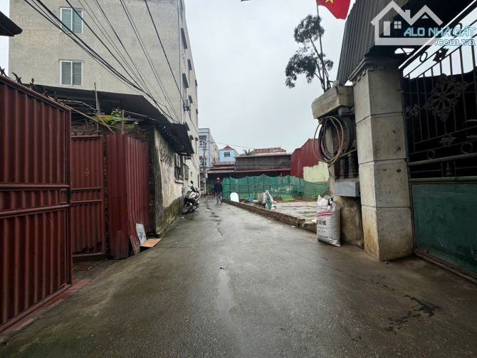 Diện tích: 60 m2. mặt tiền 5 m đường trước đất 3 m ngõ thông các ngả  - Giá: 1,45 tỷ VND.