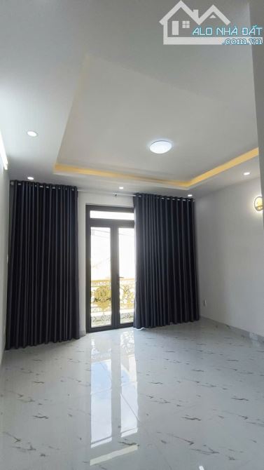 Bình Tân,gần Mặt tiền 20m, Nhà đẹp 4 tầng 4x8m, ô tô vò nhà, giá rẻ.