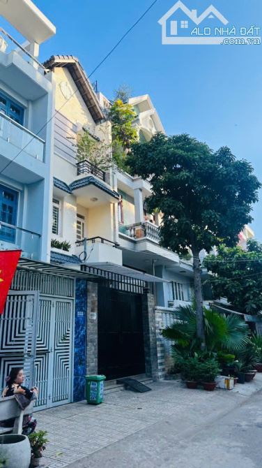 Bán nhà khu phân lô Lê Đức Thọ, Gò Vấp 96m², ngang 6m, 4 tầng, giá 10,8 tỷ TL