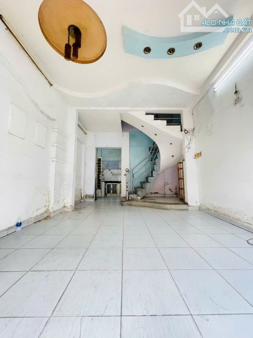NHÀ ĐẸP GIÁP Q1 – BÌNH THẠNH GIÁ TỐT – HẺM 7M NHƯ MẶT TIỀN ~ 40M² – CHỈ 4.95 TỶ