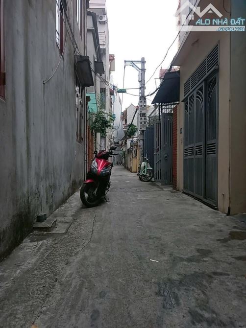 MẢNH ĐẤT THÔNG SỐ LÝ TƯỞNG ĐỂ XÂY CCMN Ô TÔ LÙI GẦN MP XUÂN ĐỈNH TỪ LIÊM 120M2 MT 7M 20 TỶ