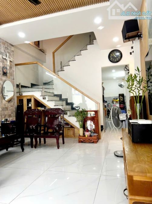 Nhà Mặt Tiền DƯƠNG QUẢNG HÀM. GÒ VẤP - 4m×13m - 3 Tầng KD Sầm Uất - 16 TỶ.