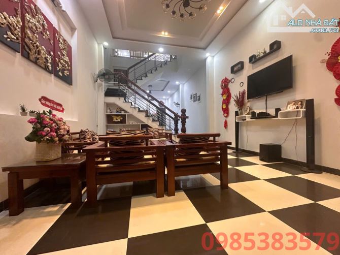 nhĩnh 8 tỷ sở hữu nhà 3 tầng Nguyễn Thành Ý, gần khu biệt thự liền kề , Hải châu, Đtà Nẵng