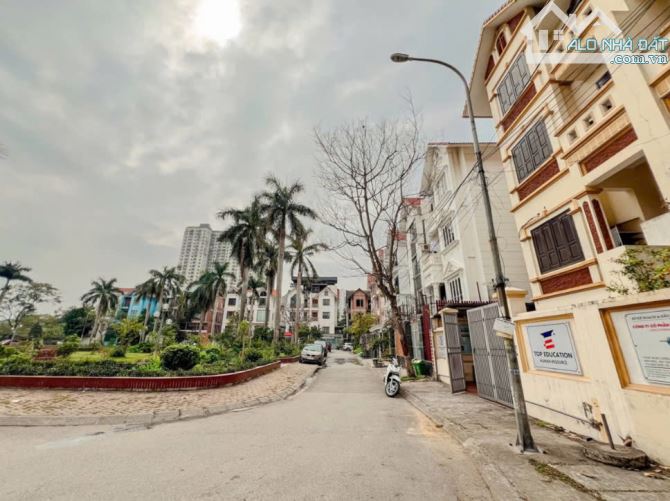 BÁN NHÀ BT LK KĐT CẦU BƯƠU THANH TRÌ 124M2 5T 8M MẶT TIỀN 25.2 TỶ